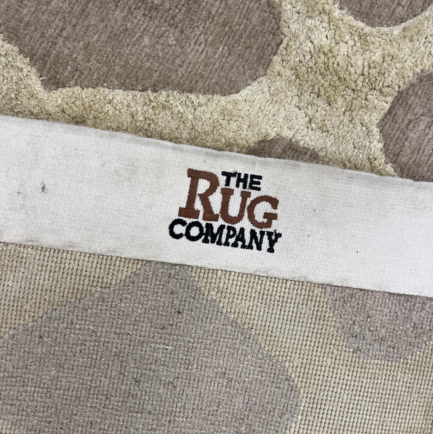 THE RUG COMPANY CARPET, 304cm x 214cm. - Image 5 of 6