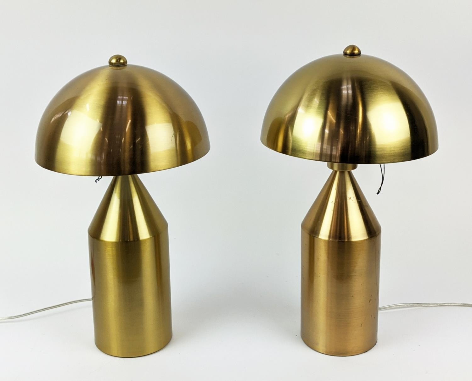 VICO MAGISTRETTI STYLE TABLE LAMPS, a pair, gilt metal, 44cm H approx. (2) - Bild 3 aus 6
