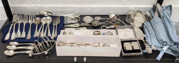 QUANTITY OF SILVER AND SILVER PLATE, comprising sterling silver cutlery approx 26 oz, Walker and