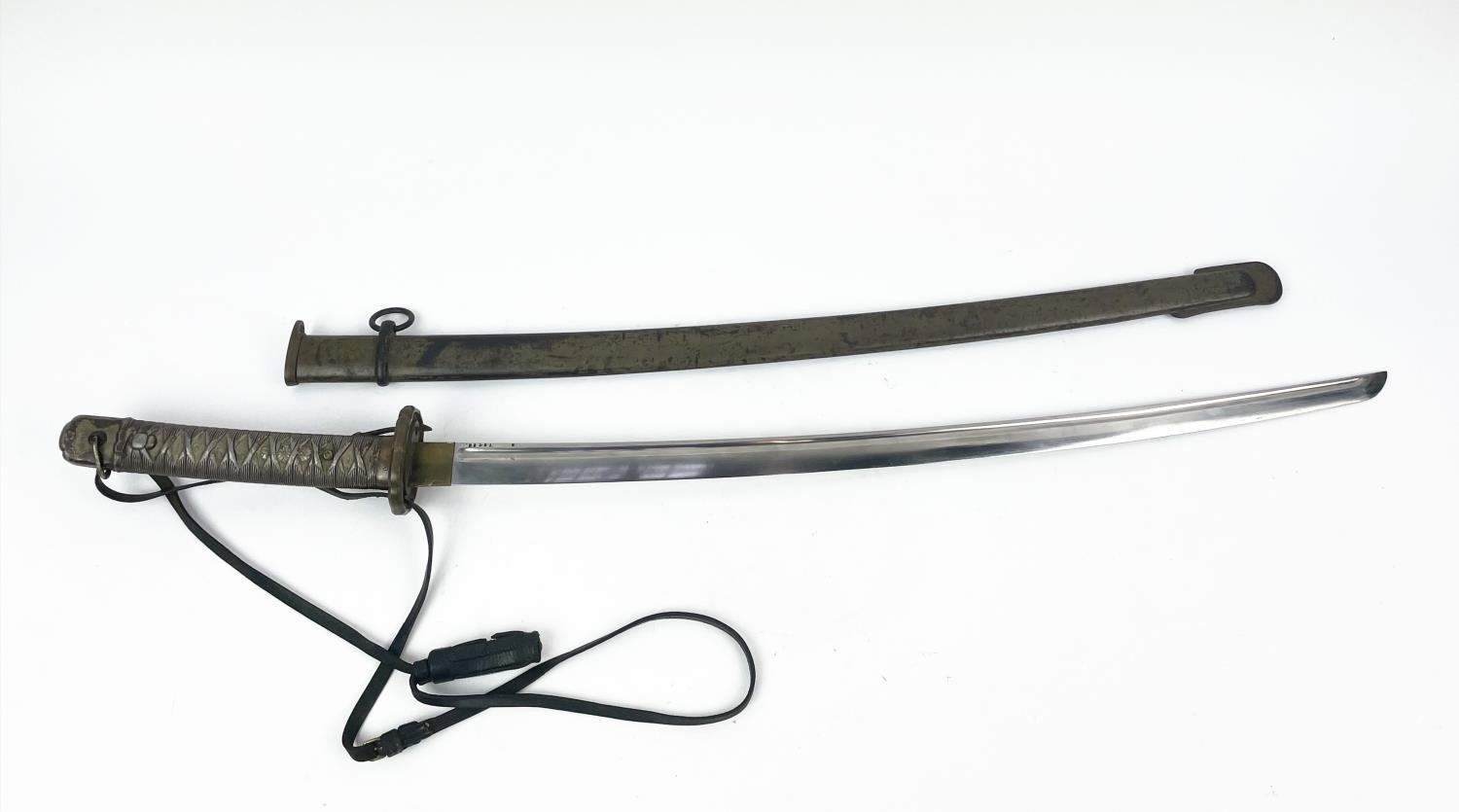 JAPANESE SECOND WORLD WAR KATANA SWORD, with serial number and original leather pommel, 93cm L. - Image 5 of 8