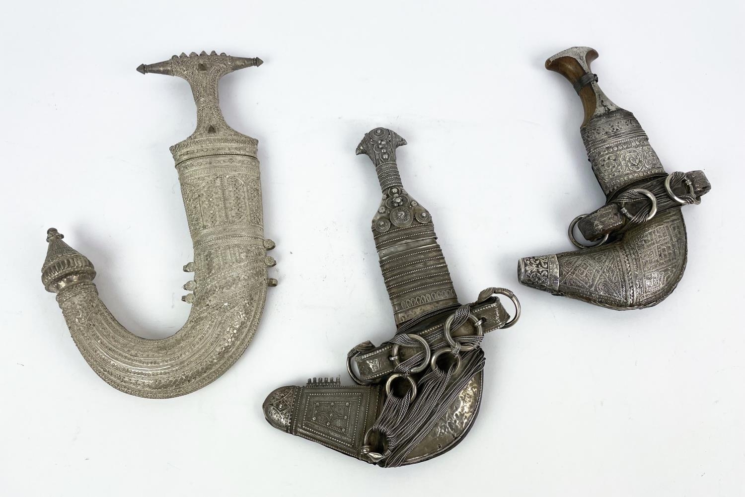 OMANI KHANJAR DAGGERS, two 19th century silver thread and a Syrian Jambiya, Jambiya 35cm H. (3) - Image 2 of 10