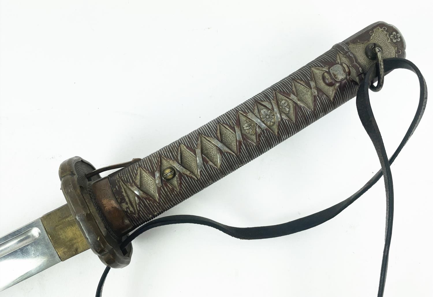 JAPANESE SECOND WORLD WAR KATANA SWORD, with serial number and original leather pommel, 93cm L. - Image 7 of 8