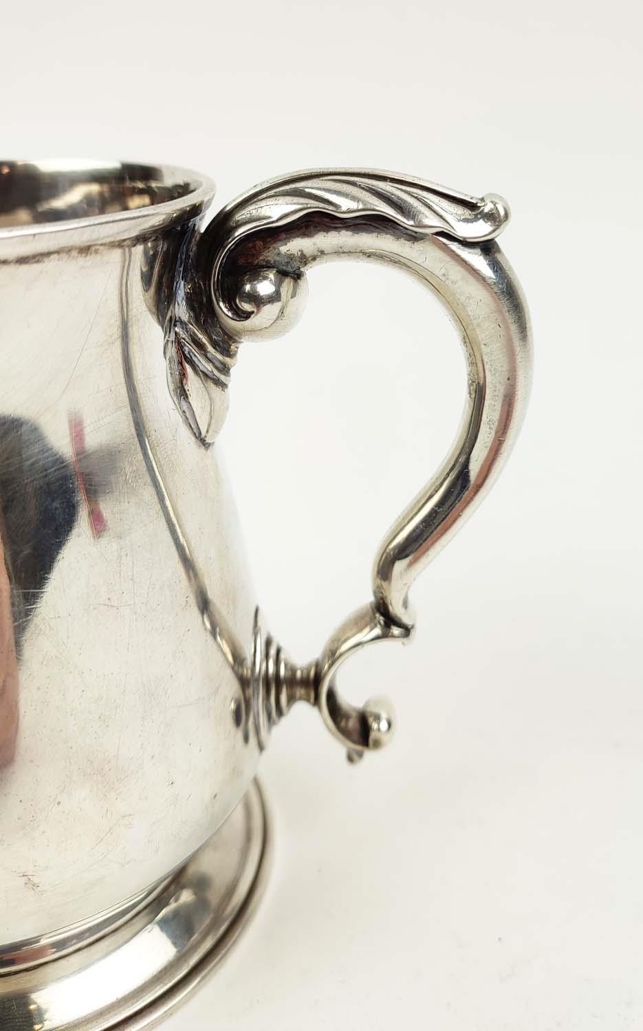 SILVER MUG, George III, London 1765, makers Mark WJ, acanthus cast handle, footed base, 12cm high, - Bild 3 aus 6