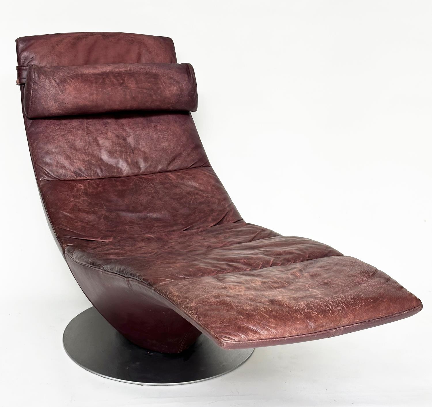 NATUZZI CHAISE, stitched leather revolving on circular steel support, 173cm W. - Image 8 of 11