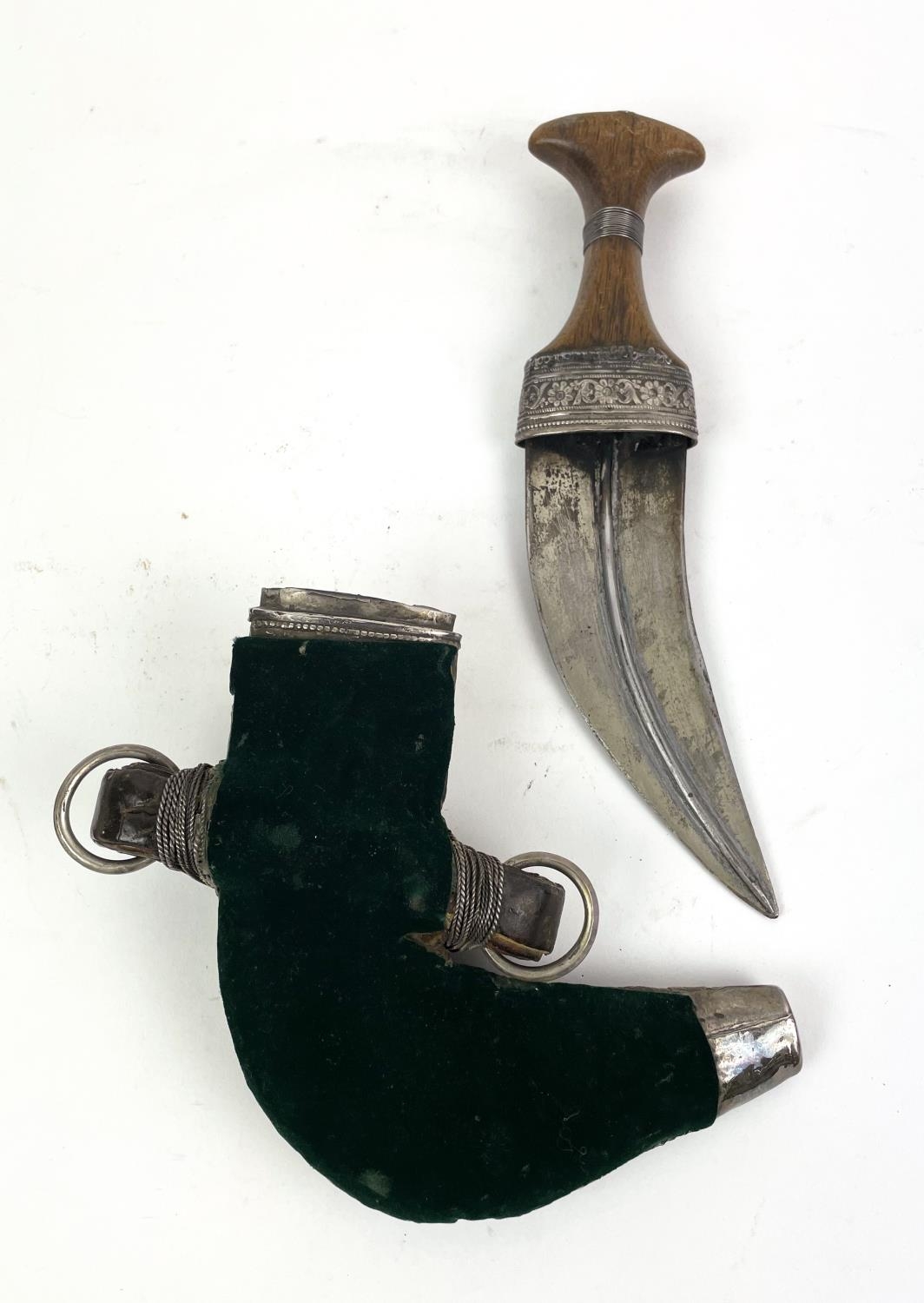 OMANI KHANJAR DAGGERS, two 19th century silver thread and a Syrian Jambiya, Jambiya 35cm H. (3) - Image 5 of 10