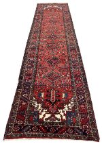 ANTIQUE HERIZ RUNNER, 430cm x 117cm.