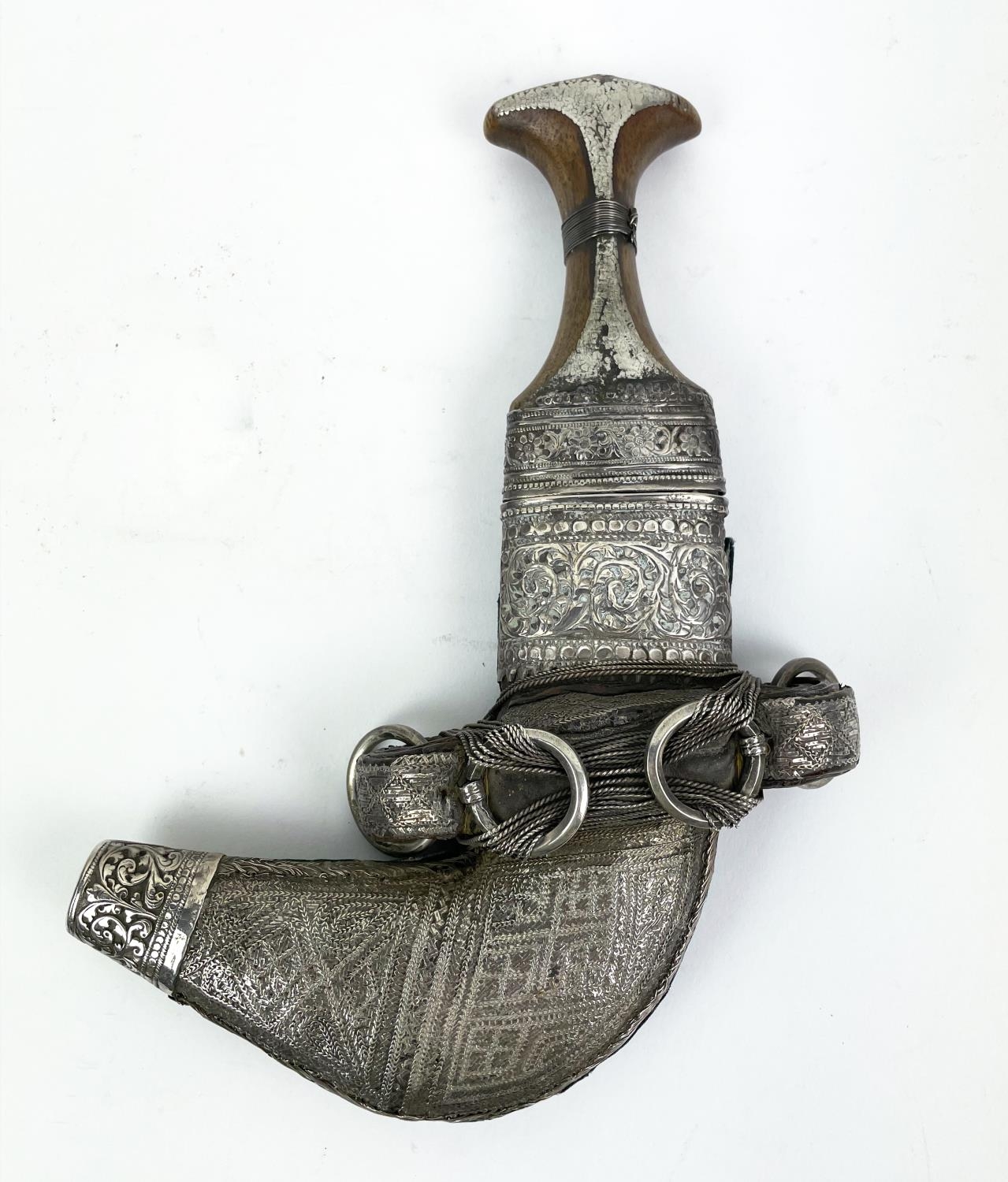 OMANI KHANJAR DAGGERS, two 19th century silver thread and a Syrian Jambiya, Jambiya 35cm H. (3) - Image 3 of 10