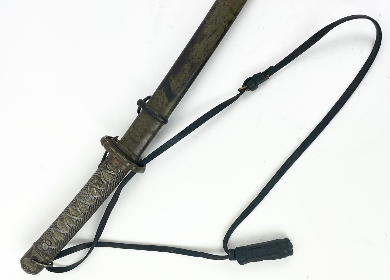 JAPANESE SECOND WORLD WAR KATANA SWORD, with serial number and original leather pommel, 93cm L. - Image 2 of 8