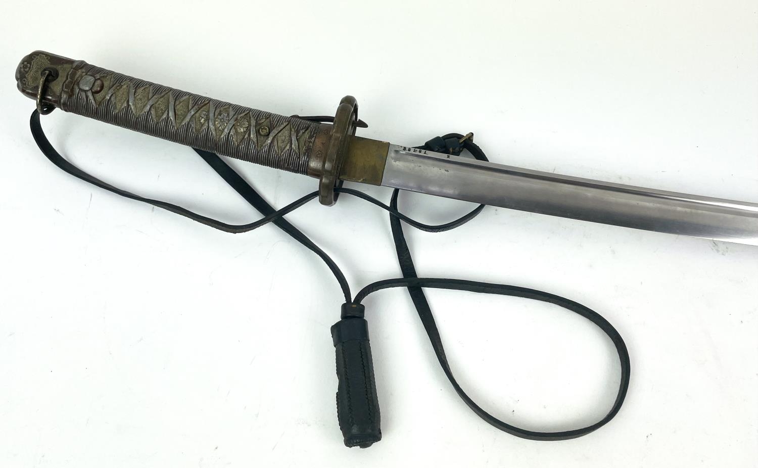 JAPANESE SECOND WORLD WAR KATANA SWORD, with serial number and original leather pommel, 93cm L. - Image 8 of 8