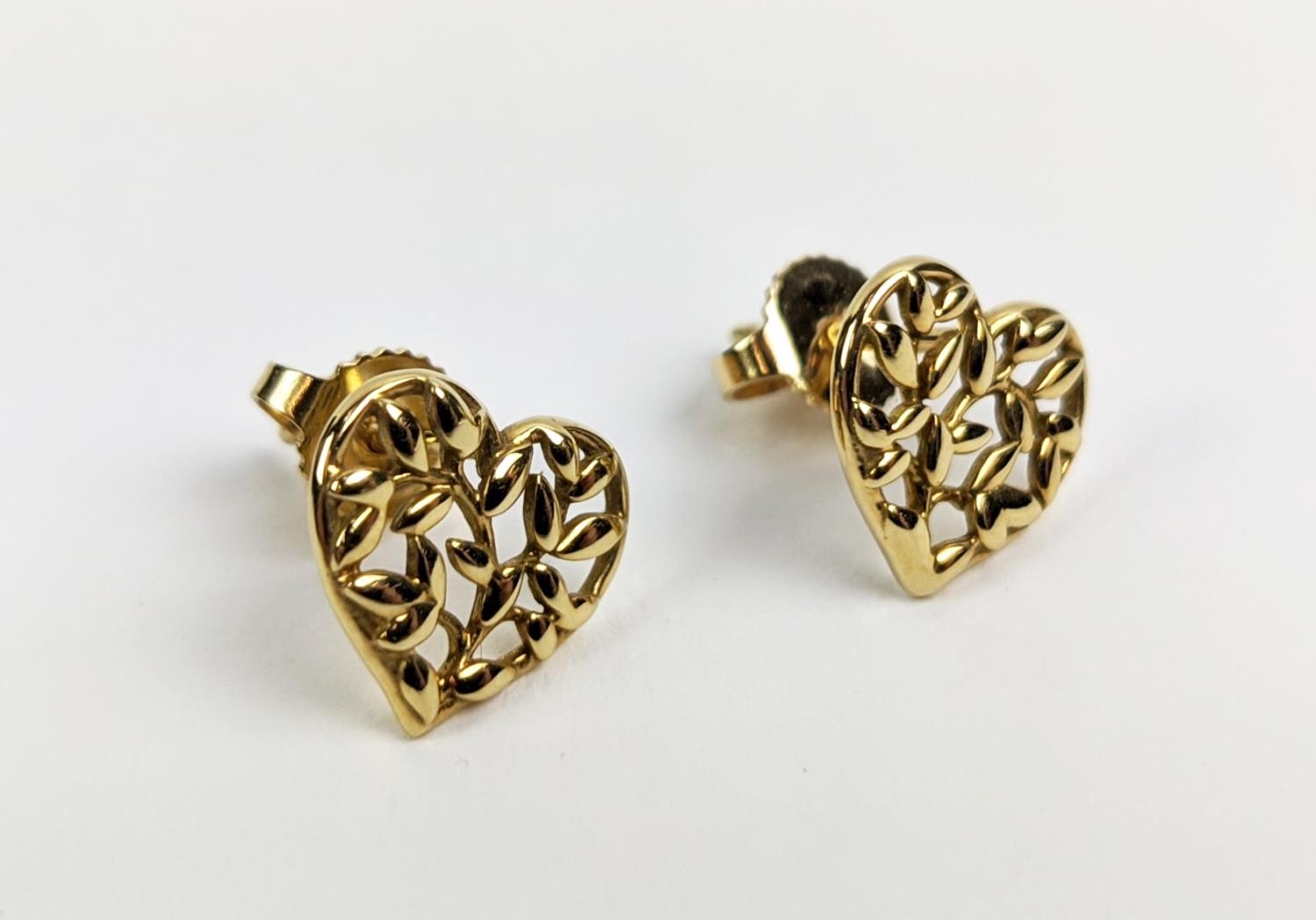 A PAIR OF TIFFANY 18CT GOLD STUD EARRINGS, in the form of hearts with pierced foliage design, - Image 5 of 9