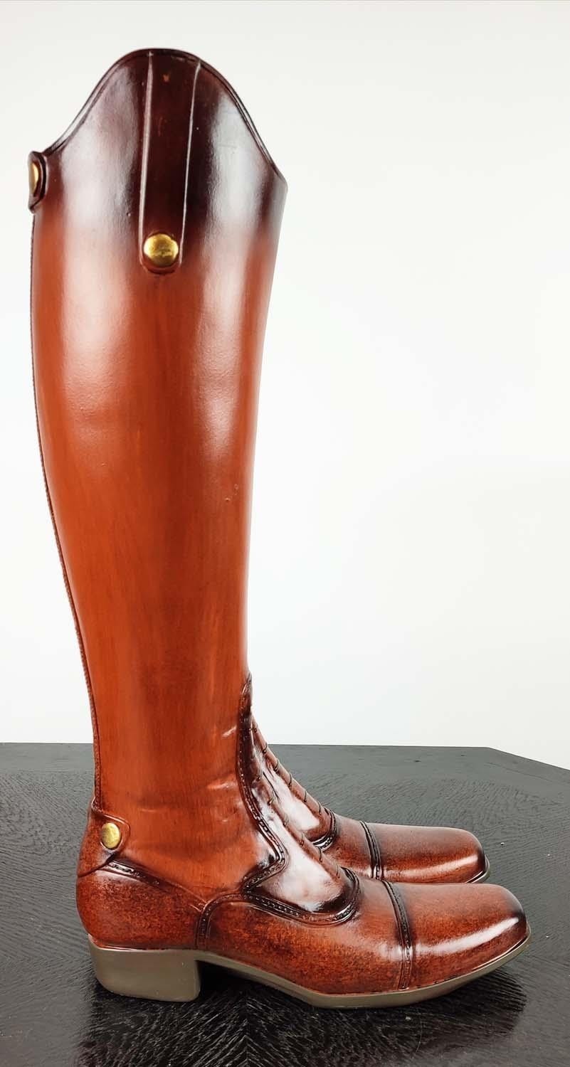 STICK STANDS, a pair, vintage leather boots design painted resin, 48cm H. (2) - Bild 4 aus 7