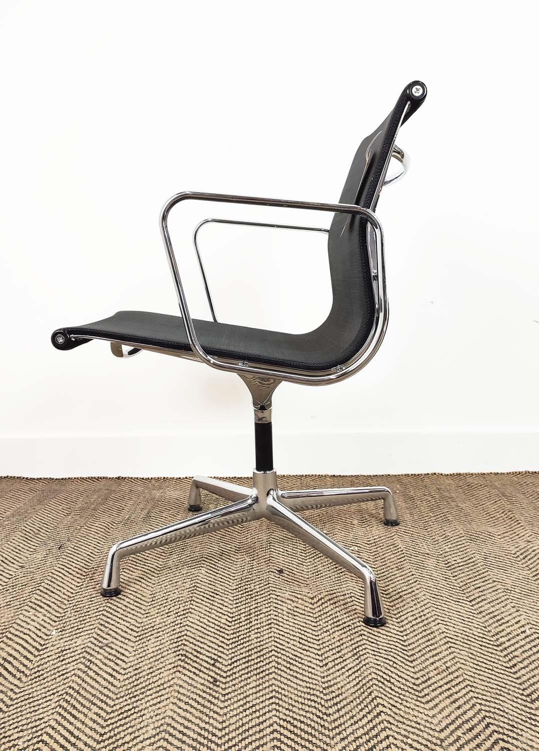 VITRA ALUMINIUM GROUP CHAIR, designed by Charles and Ray Eames, 57cm W x 85cm H, bears label. - Bild 5 aus 6