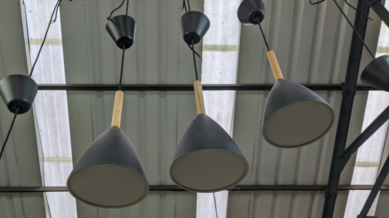 CEILING PENDANT LIGHTS, seven of one design and a pair of another, 48cm drop at largest not - Bild 4 aus 5