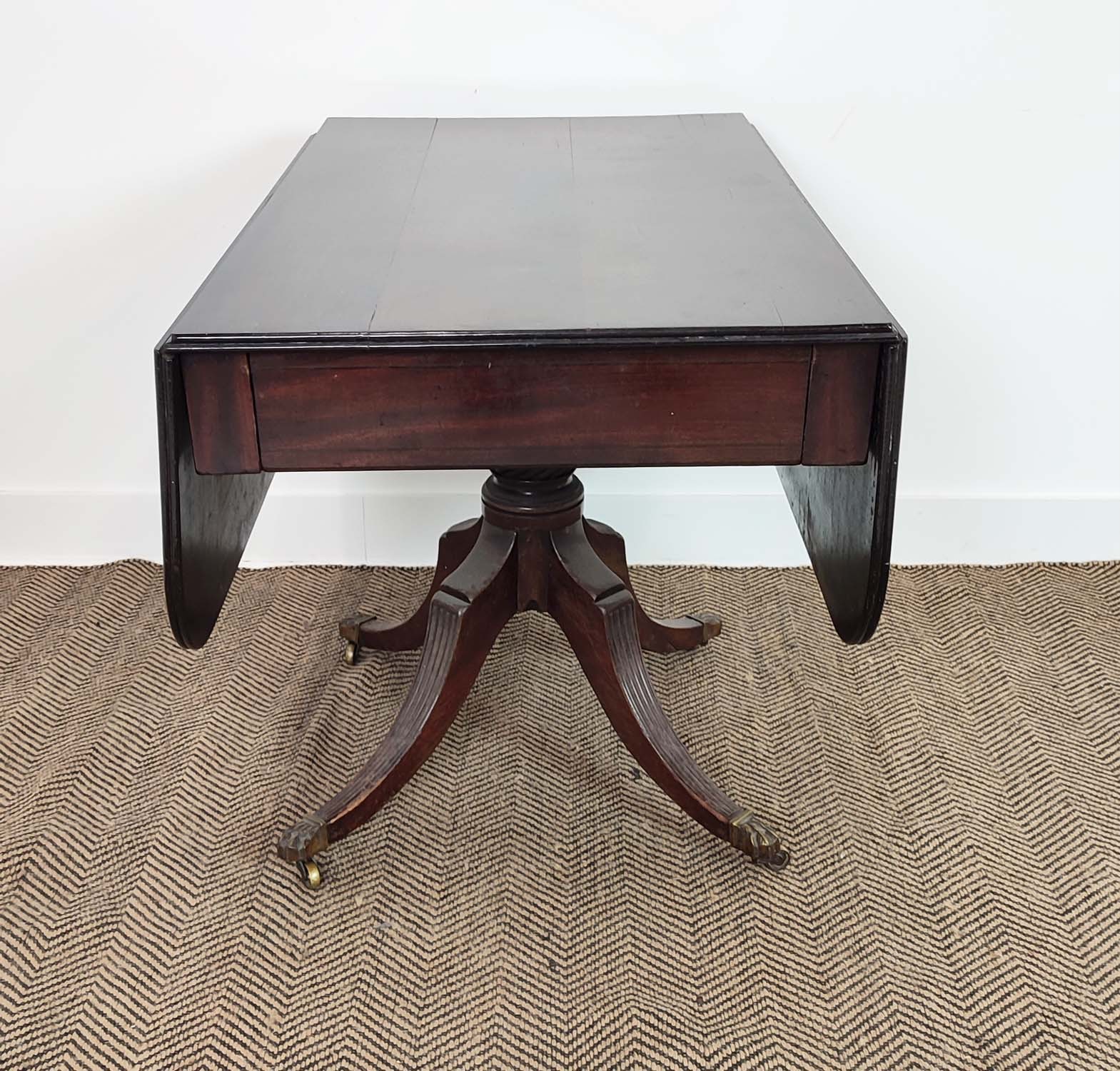 PEDESTAL PEMBROKE TABLE, Regency mahogany with a pair of drop leaves and drawer on reeded quadraform - Image 2 of 18