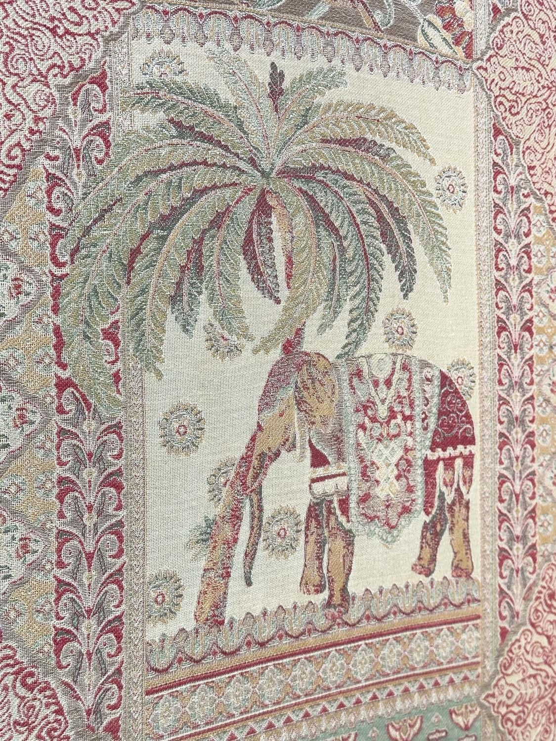 SCREEN, three fold arched 'Raj' fabric, upholstered with elephants and palm trees and brass studded, - Bild 12 aus 38
