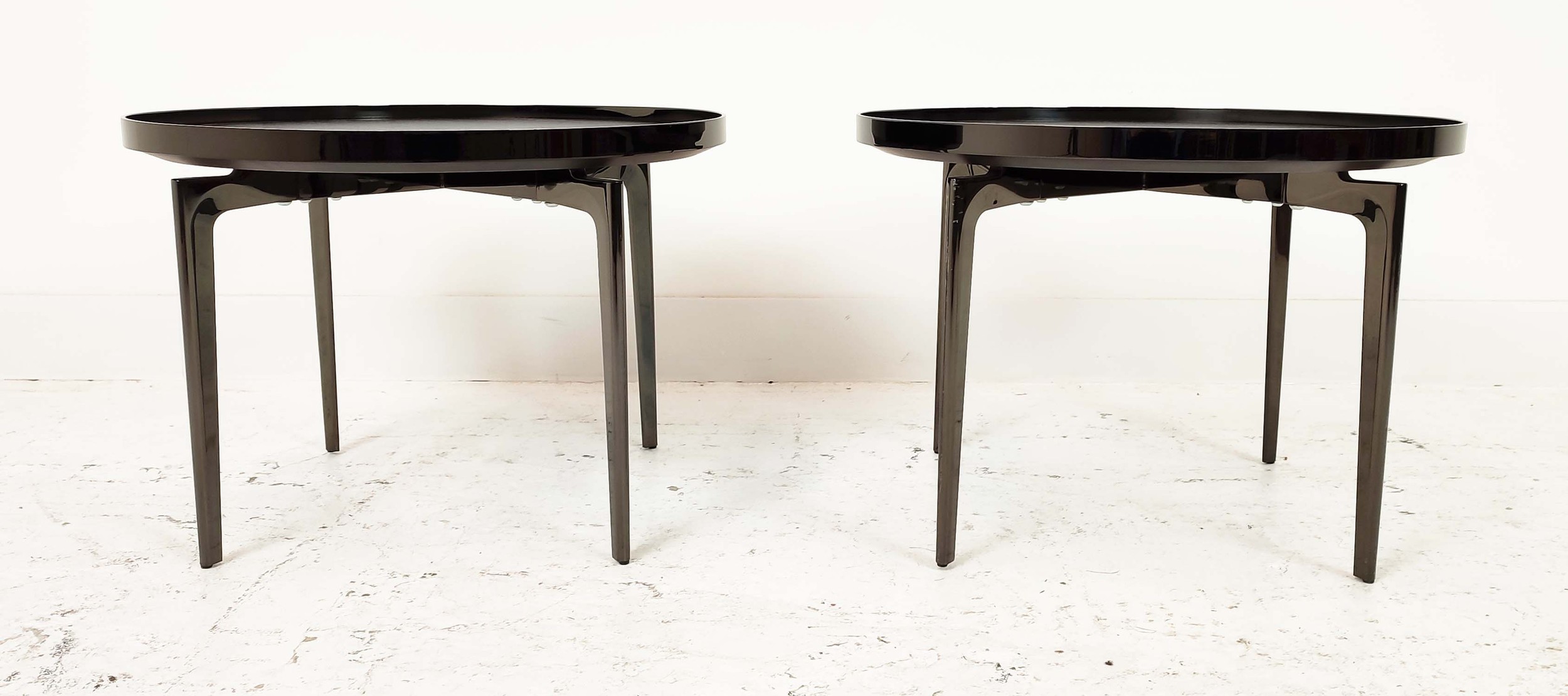 SIDE TABLES, a pair, 1970s Italian style, circular tops, 54.5cm x 39cm. (2) - Bild 2 aus 5