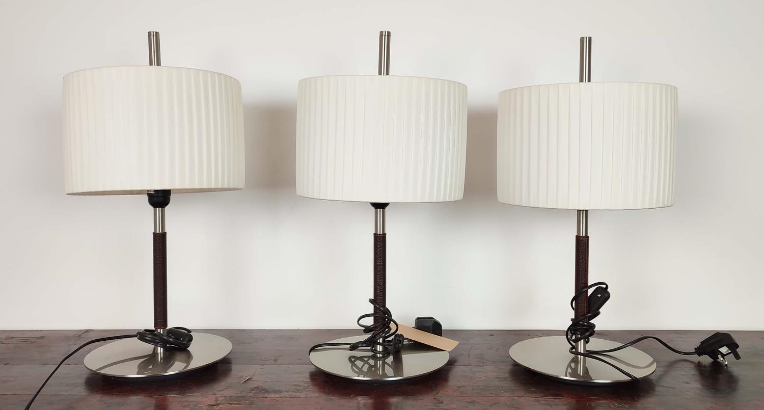 BOVER DANONA TABLE LAMPS, a set of three, with pleated shades and leather detail to stem, each - Bild 2 aus 6