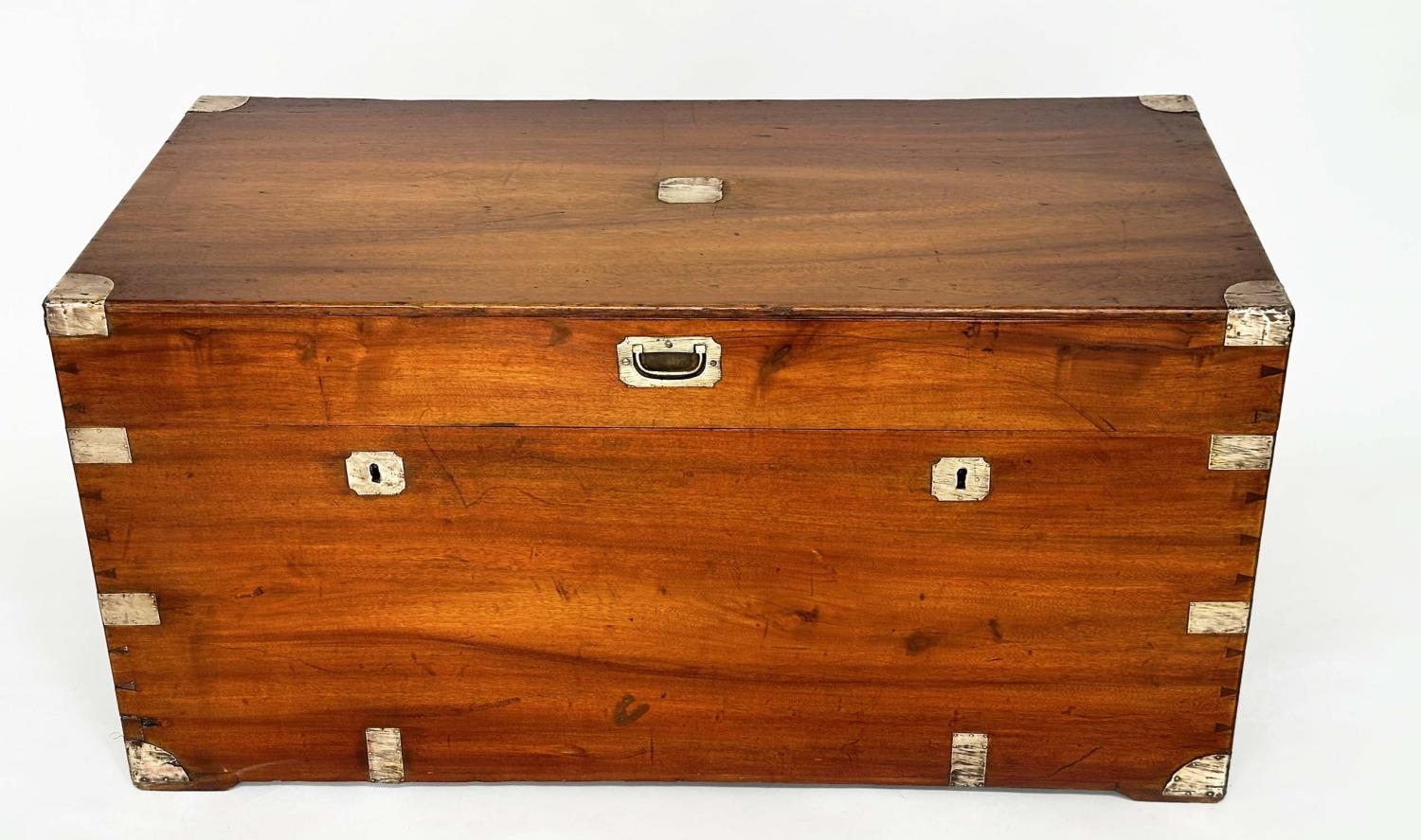 TRUNK, 19th century Chinese export camphorwood and brass bound with rising lid and recessed carrying