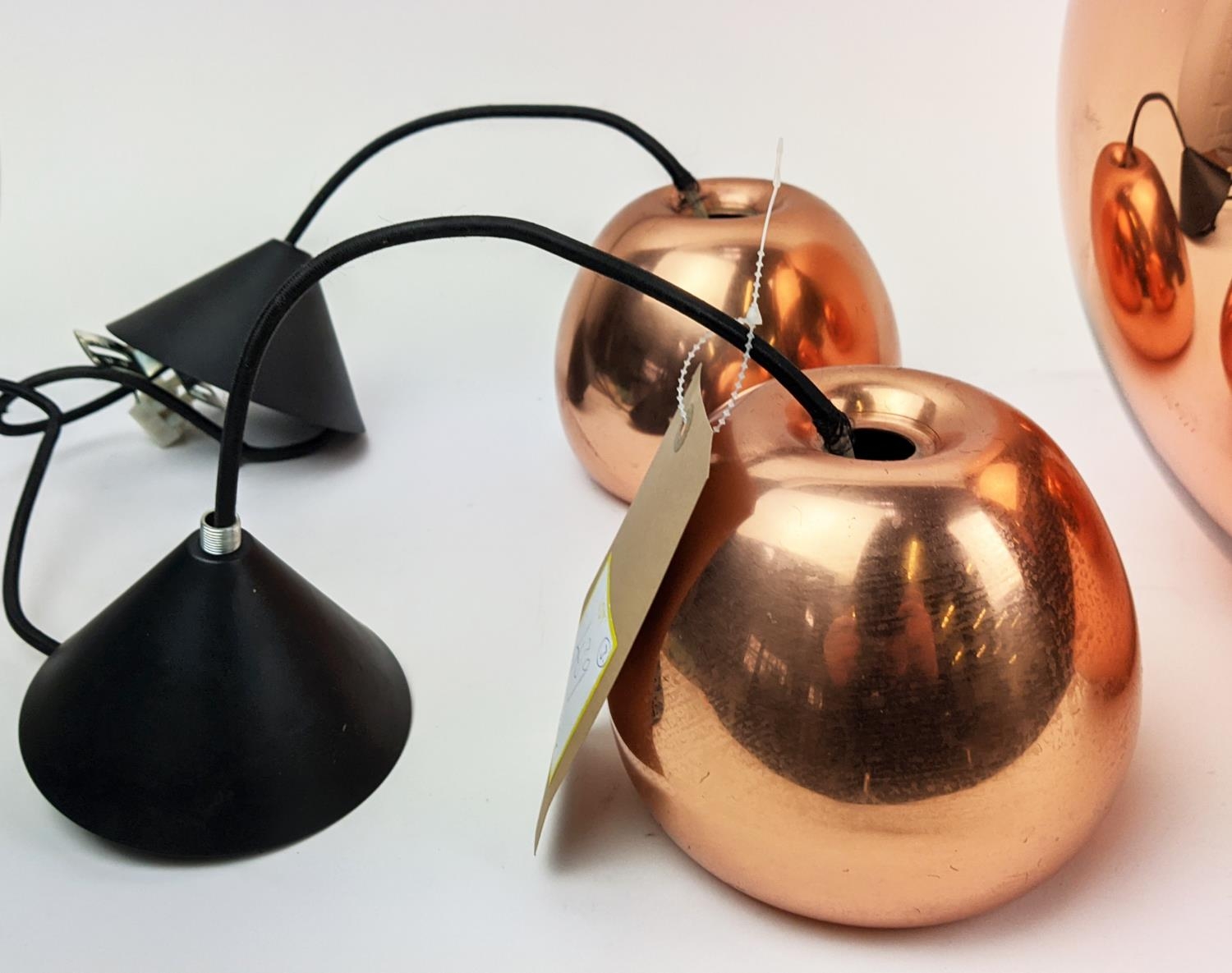TOM DIXON COPPER CEILING PENDANT LIGHT, and two others unsigned, differing. (3) - Bild 2 aus 3