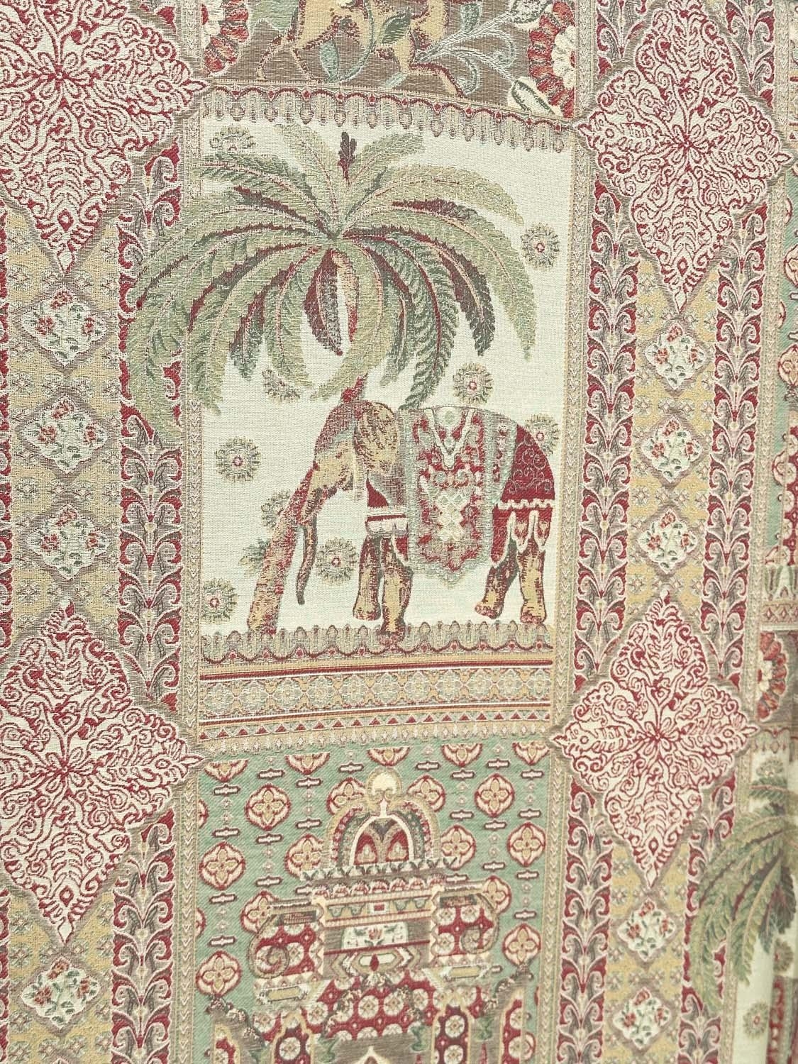 SCREEN, three fold arched 'Raj' fabric, upholstered with elephants and palm trees and brass studded, - Bild 20 aus 38