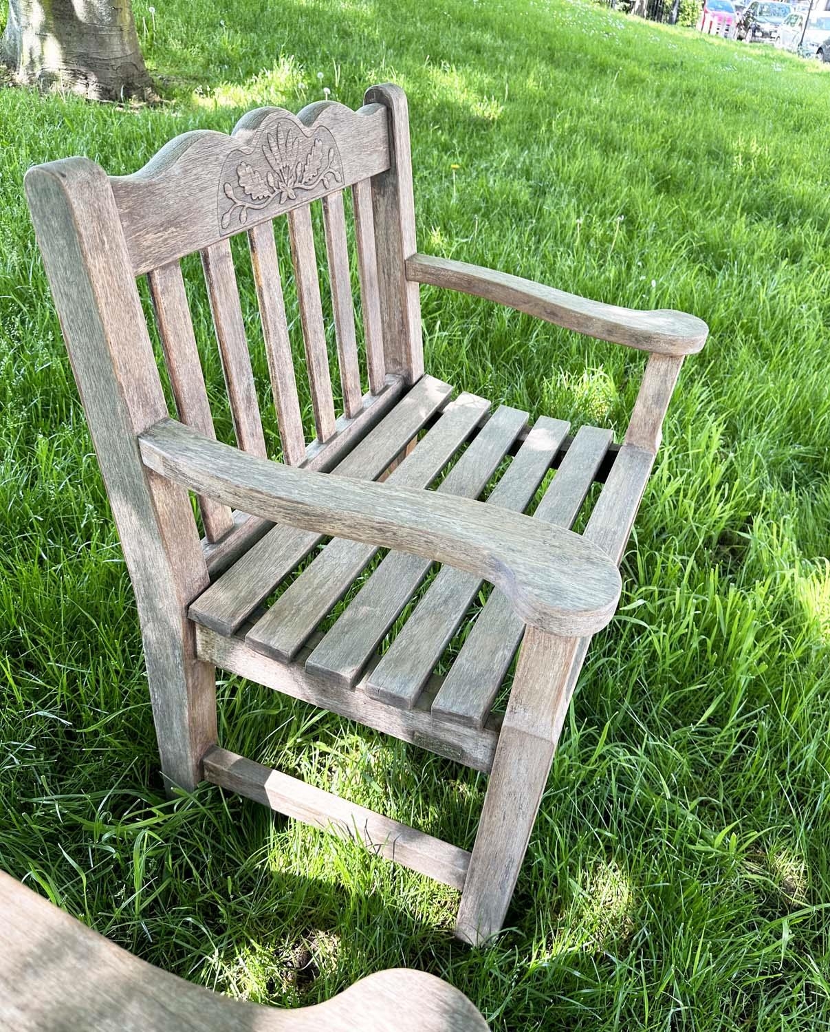 GARDEN ARMCHAIRS BY BRIDGMAN & CO LTD, a pair, well weathered teak with generous seats, slatted - Bild 18 aus 22