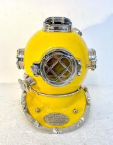 DECORATIVE DIVERS HELMET, reproduction, in a yellow finish, 40cm H.
