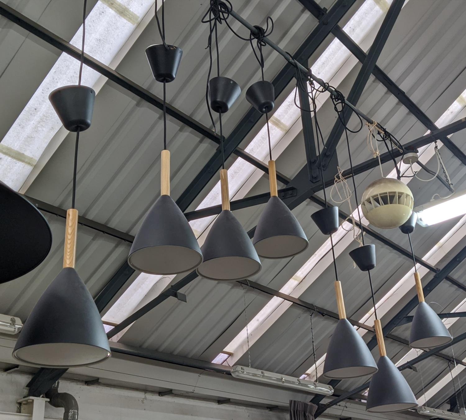 CEILING PENDANT LIGHTS, seven of one design and a pair of another, 48cm drop at largest not - Bild 3 aus 5