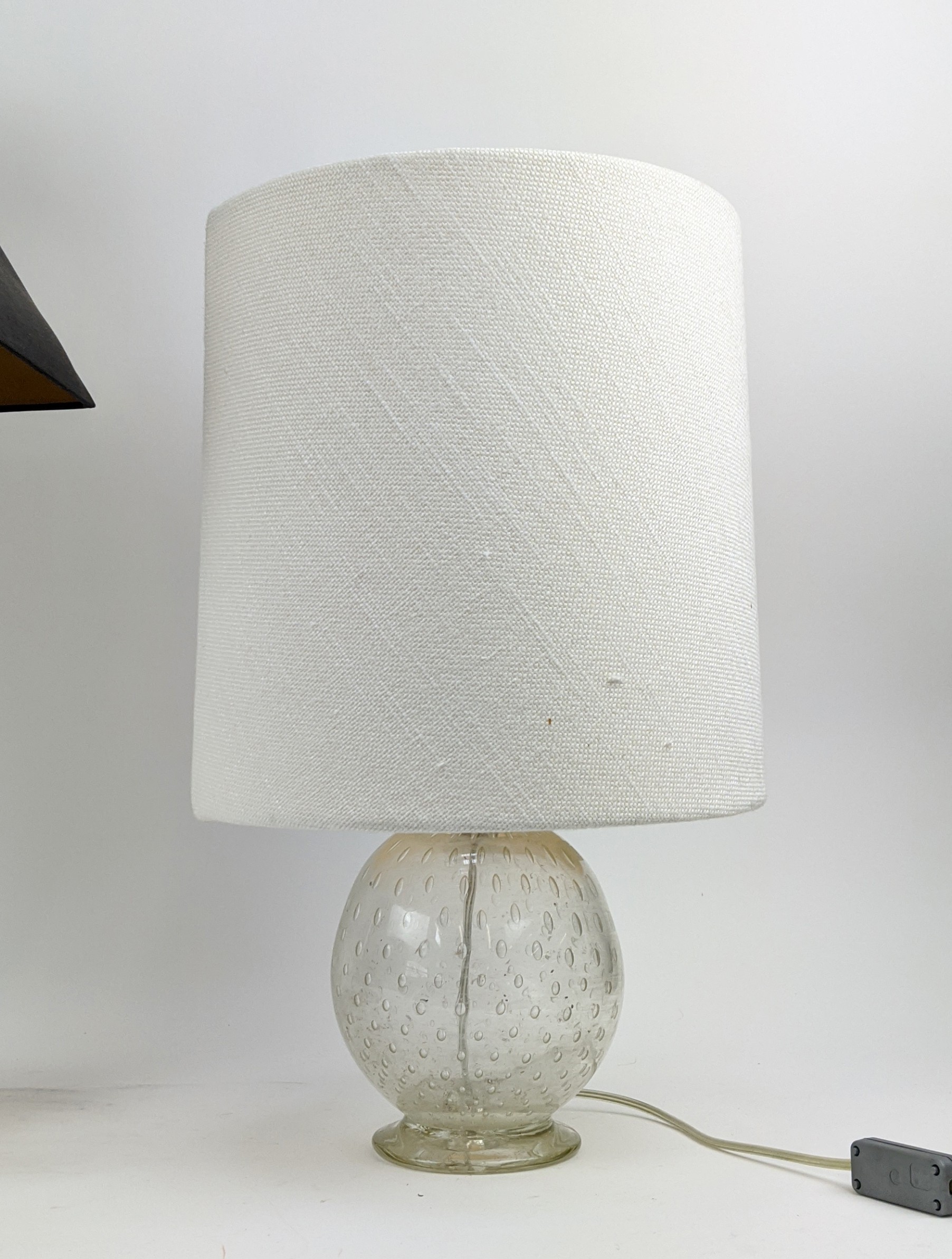 TABLE LAMPS, two differing with shades, vintage 20th century, 69cm H at tallest. (2) - Bild 3 aus 7