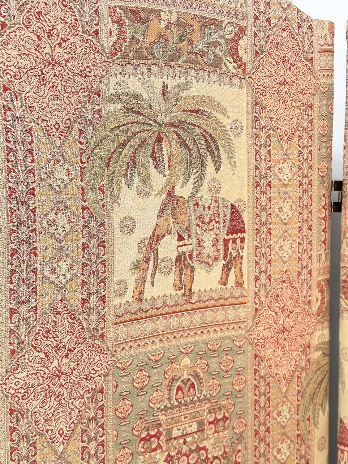 SCREEN, three fold arched 'Raj' fabric, upholstered with elephants and palm trees and brass studded, - Bild 25 aus 38