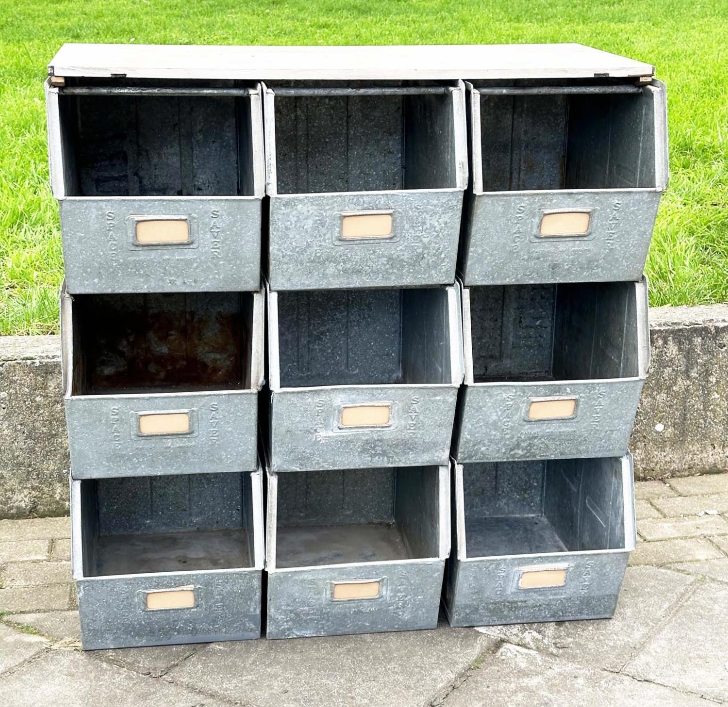 STACKING TRAYS, a set of nine, galvanised with softwood work top, 90cm x 50cm x 91cm H. (9) - Bild 3 aus 7