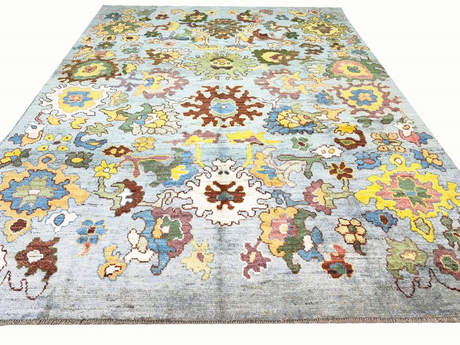 FINE CONTEMPORARY OUSHAK DESIGN CARPET, 360cm x 245cm.