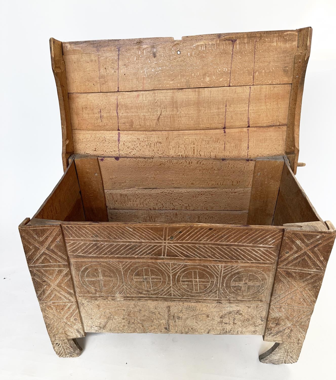 SCANDINAVIAN KISTA TRUNK, early 18th century sycamore of pegged construction with chip decorated - Image 5 of 12