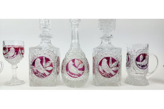 BOHEMIAN 'BIRD' DESIGN GLASS, to include six tumblers, six highball, three decanters etc. (20) - Image 4 of 12