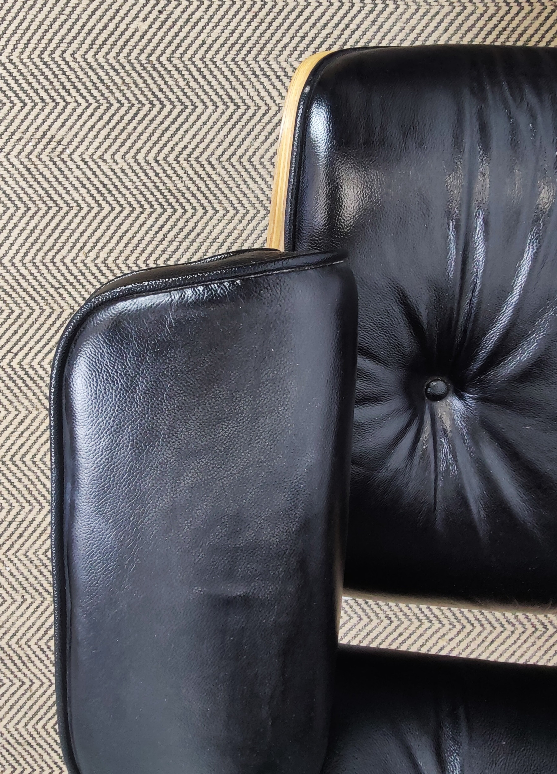 AFTER CHARLES AND RAY EAMES LOUNGE CHAIR AND OTTOMAN, 85cm at widest approx. - Image 5 of 6