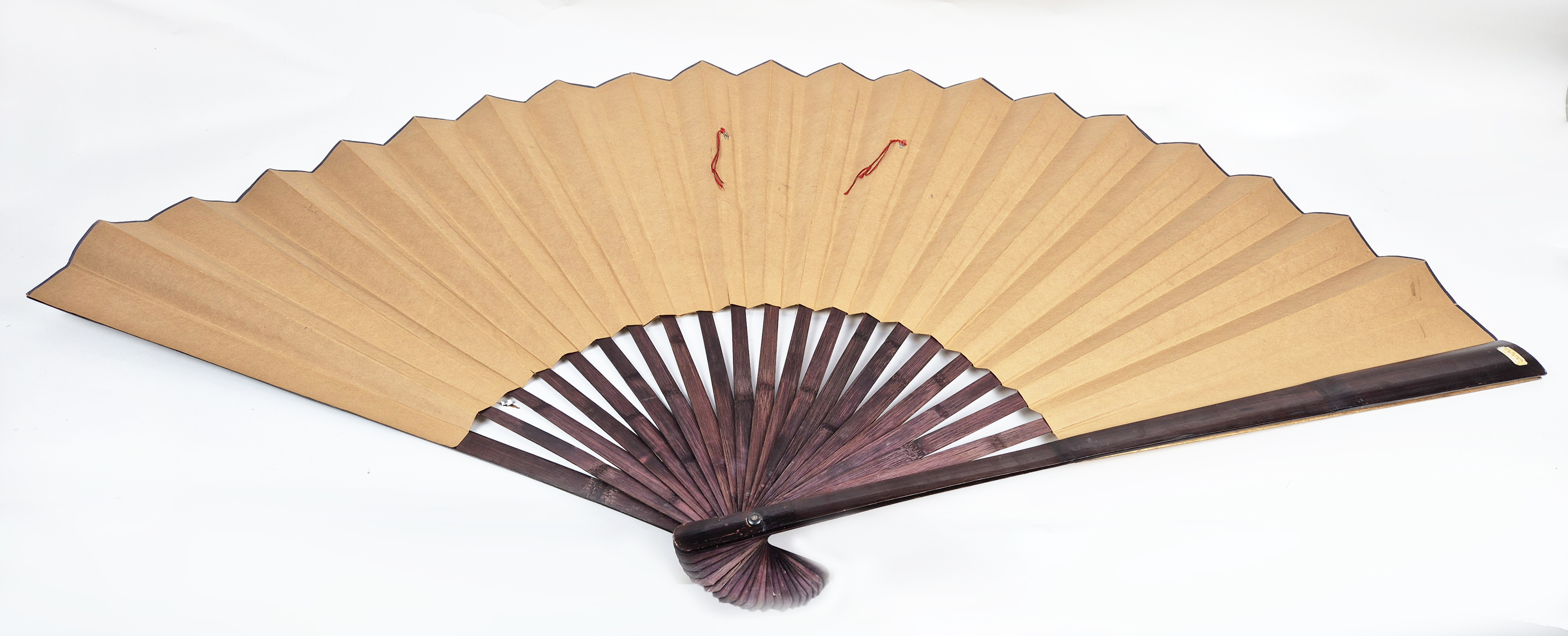 VERY LARGE CHINESE FAN, hand gilded and painted detail, signed left hand side, 90cm H x 150cm W - Image 5 of 11