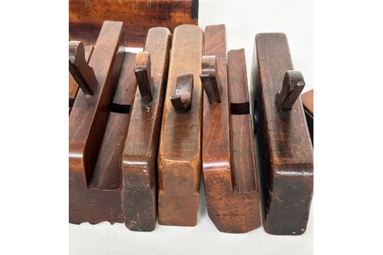 MOULDING PLANES, a quantity of 19th century boxwood moulding and block planes. (25) - Image 6 of 8