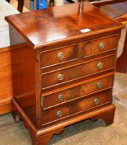REPRODUCTION MAHOGANY 2 OVER 3 CHEST OF DRAWERS