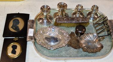 TRAY WITH VARIOUS PIECES OF STERLING SILVER, BIRMINGHAM PIERCED DISH, BIRMINGHAM TOAST RACK, 2 PAIRS