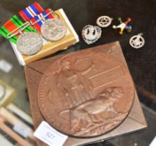 WORLD WAR 1 DEATH PLAQUE NAMED GEORGE HUDSON, WORLD WAR 2 MEDAL DUO, SILVER & AGATE MILITARY PIN,