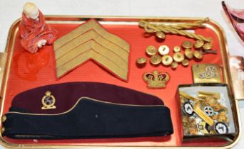 TRAY CONTAINING ROYAL DOULTON FIGURINE, THE LITTLE PIG & VARIOUS MILITARY MEMORABILIA, CAP,