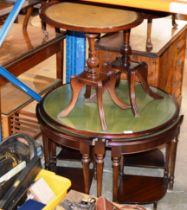 REPRODUCTION MAHOGANY CIRCULAR COFFEE TABLE WITH UNDER TABLES & 2 MAHOGANY OCCASIONAL TABLES