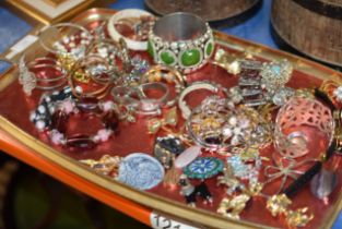 TRAY WITH QUANTITY VARIOUS COSTUME JEWELLERY