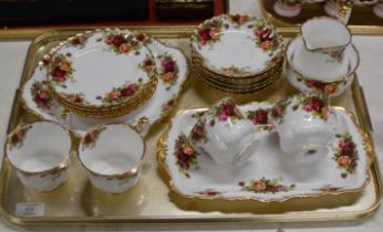 TRAY WITH QUANTITY ROYAL ALBERT OLD COUNTRY ROSE TEA WARE