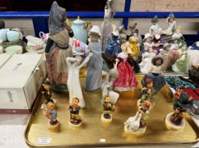 2 BOXED NAO FIGURINES & TRAY WITH VARIOUS FIGURINE ORNAMENTS, ROYAL DOULTON, LLADRO, HUMMEL ETC