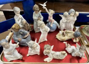 TRAY WITH VARIOUS FIGURINE ORNAMENTS, LLADRO & NAO
