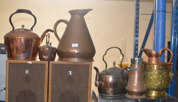 ASSORTED COPPER AND BRASS WARE, VARIOUS JUGS, PLANTER ETC