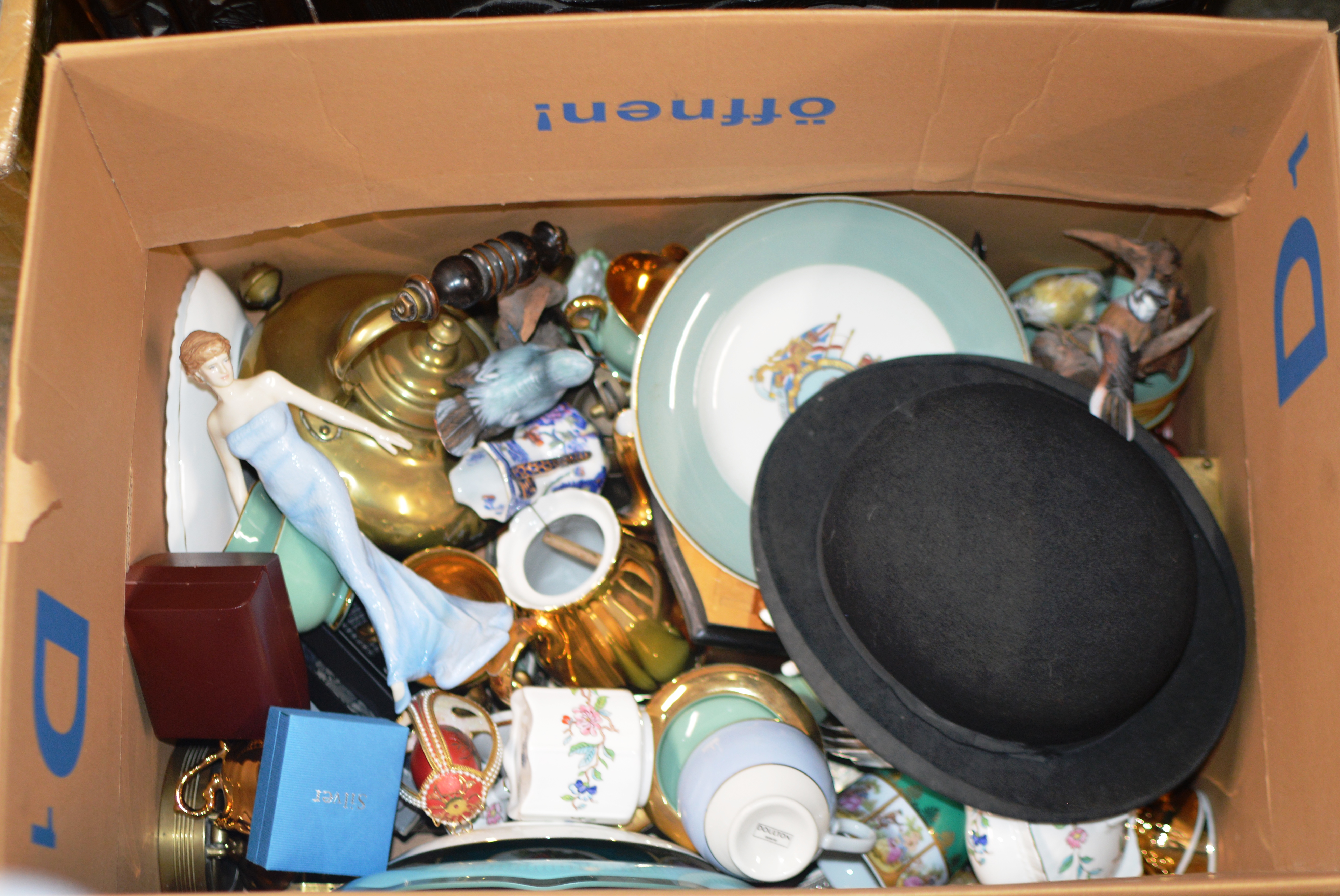 BOX WITH MIXED CERAMICS, ROYAL DOULTON FIGURINE, CITIZEN LADIES WATCH, BOWLER HAT, VARIOUS TEA WARE,