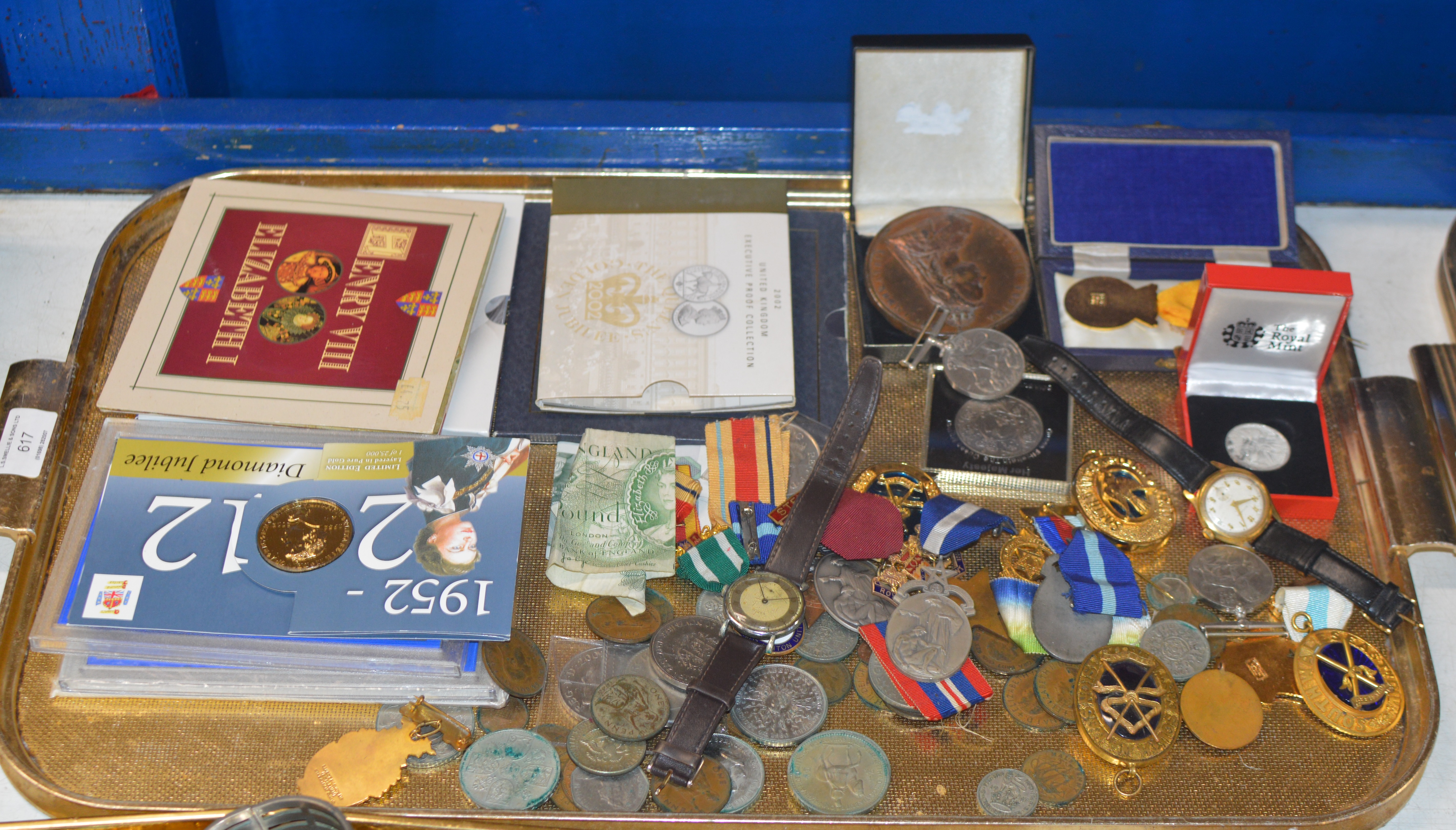 TRAY CONTAINING ASSORTED COINAGE, WRIST WATCHES, COMMEMORATIVE MEDAL ETC