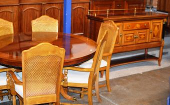 8 PIECE MATCHED DINING ROOM SUITE COMPRISING GALLERY TOP SIDEBOARD, CIRCULAR TABLE & 6 CHAIRS