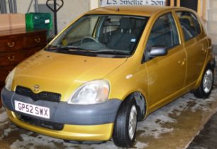 MOTOR VEHICLE - TOYOTA YARIS HATCHBACK REGISTRATION GP52 SWX, 1 LITRE 16V VVTi GS, IN GOLD, MANUAL